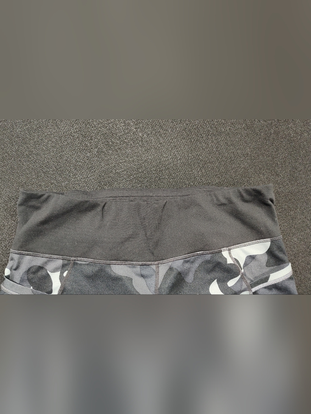 Athleta Shadow Camo Relay 2.0 Capri Leggings Womens Size LP Includes Pockets - Picture 4 of 13